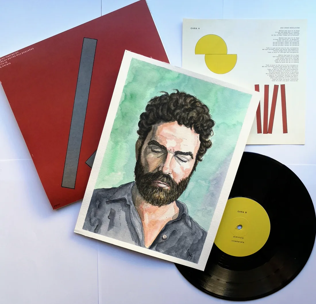 Retrato en acuarela de Jero Romero fotografiado junto a su vinilo, ejemplo de retrato con objetos significativos